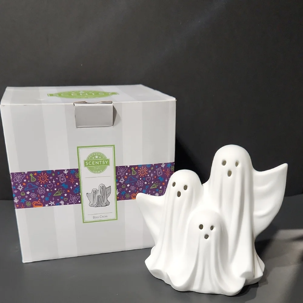 Scentsy Boo Crew Ghosts Disney Decor Warmer With Box